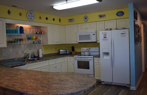 Rehoboth by the Sea Condominio | OCEAN BLOCK Dewey Beach Condo Sleeps 10 w/ Parking