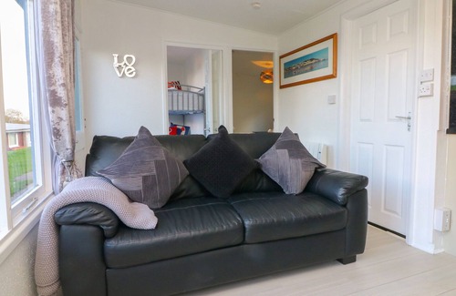 Bucks Cross Cabaña | OCEAN BLUE, pet friendly, with pool in Bucks Cross, Bideford