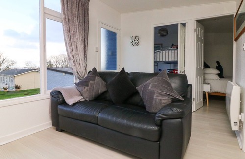 Bucks Cross Cabaña | OCEAN BLUE, pet friendly, with pool in Bucks Cross, Bideford