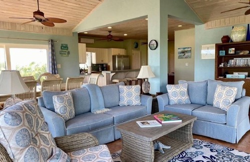 North Palmetto Point Casa | Ocean Breeze, steps to the beach! Generator, Starlink internet, filtered water.