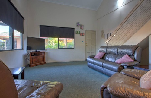 Exmouth Villa | Ocean Breeze - 3 bedroom, 2 bathroom villa