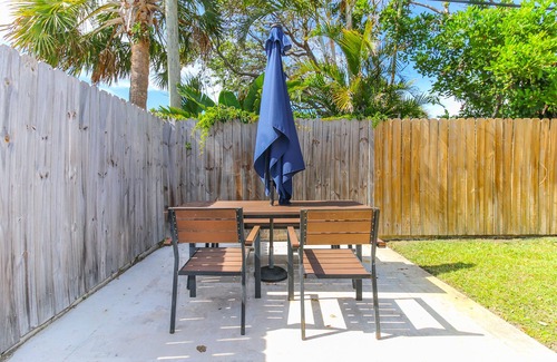 Melbourne Beach Cabaña | Ocean Breeze Cottage
