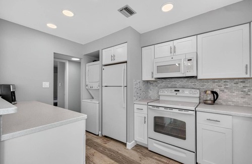 Ormond Beach Condominio | Ocean Breeze Condo | Ocean Views | Steps To Beach | Pool | Flagler/Ormond Beach
