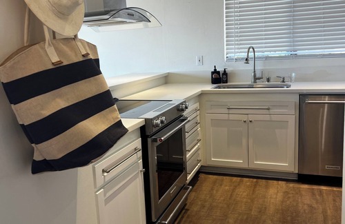 Malibu Condominio | Ocean Breeze Getaway – Cozy Malibu Condo with Style