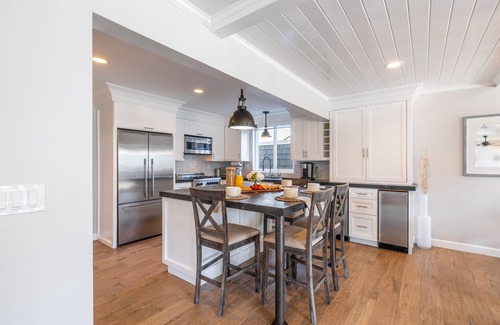 West Newport Casa | Ocean Breeze I by AvantStay | Steps to the Beach!