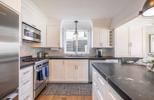 West Newport Casa | Ocean Breeze I by AvantStay | Steps to the Beach!