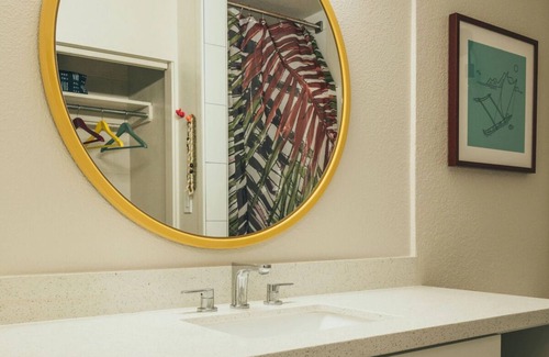 Waikiki Hotel | Ocean Breeze Retreat with Surfing Spots Nearby! Relaxing Rooms w/ Lanai | Pool