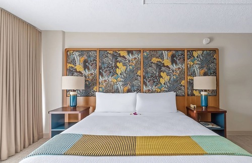 Waikiki Hotel | Ocean Breeze Retreat with Surfing Spots Nearby! Relaxing Rooms w/ Lanai | Pool