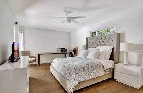 Pompano Beach Casa | Ocean Breeze Villa - 3 BDR Pool