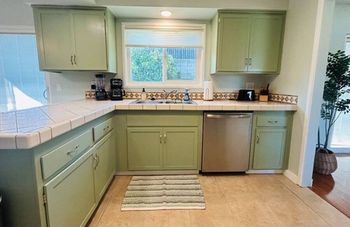 Valinda Casa | Ocean Breeze with Mountain View