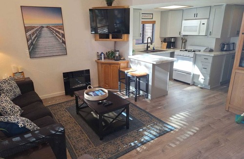 Smith River Cabina | Ocean Cabin 19 with Jacuzzi and Spacious Deck w/Seating (Private Beach Owned by White Rock Resort)