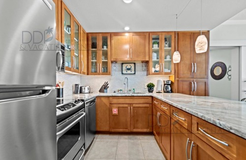 Biloxi Condominio | Ocean Club 1106 Enjoy panoramic views of the Gulf!