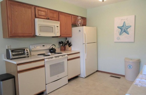 North Beach Haven Condominio | Ocean Club Condo, Brant Beach, One block to the Ocean!