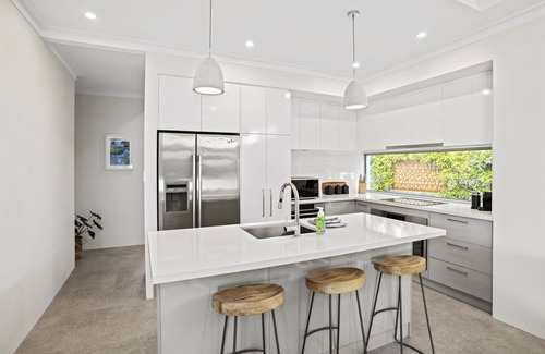 Quindalup Casa | Ocean Cove Chalet is just 500m from the Dunsborough beach