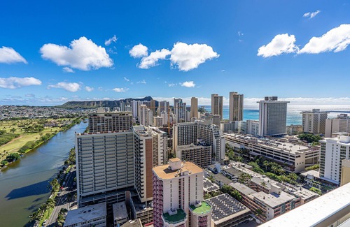 McCully - Moiliili Condominio | Ocean-Diamond Head Waikiki Condo at Island Colony Short Walk to the Beach