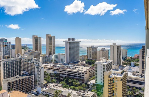McCully - Moiliili Condominio | Ocean-Diamond Head Waikiki Condo at Island Colony Short Walk to the Beach