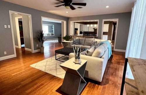 Bay Area Casa | Ocean Dr Gem! Walk 2 Bay & Downtown. Spacious!