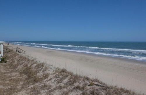 Kure Beach Apartamento | Ocean Dunes 1001 by Carolina Beach Realty