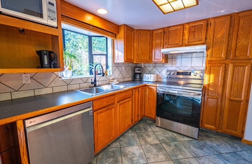 Ucluelet Cabaña | Ocean Friendly Amenities & Hot Tub