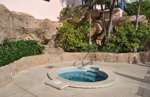 Mid Beach Apartamento | Ocean Front 2 bedroom and 2 bathroom apartment at The Alexander Resort