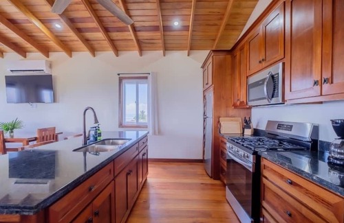 Ciudad de Belice Villa | Ocean Front 3 bed/2 Bath Home w Pool - Upper Unit
