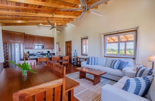 Ciudad de Belice Villa | Ocean Front 3 bed/2 Bath Home w Pool - Upper Unit