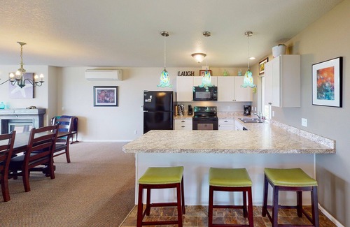 Yachats Casa | Ocean Front, Amazing Views! Hot Tub! Dog Friendly!
