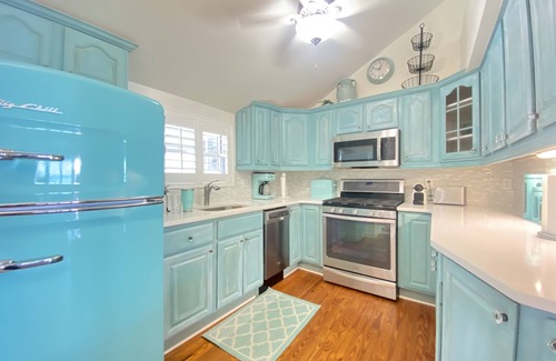New Smyrna Beach Casa | Frente al mar - Nueva Piscina / Spa - Home Designer - 2 cuadras de tiendas, restaurantes, Comestibles