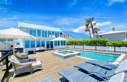 New Smyrna Beach Casa | Frente al mar - Nueva Piscina / Spa - Home Designer - 2 cuadras de tiendas, restaurantes, Comestibles