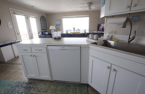 Yaupon Beach Cabaña | Ocean Front Beach Cottage-180 grados con vista al mar desde todas las habitaciones y L-deck
