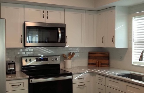 Glenwood Condominio | Ocean Front Condo, Steps to the beach, 2 bed/2 bath-Private beach & pool