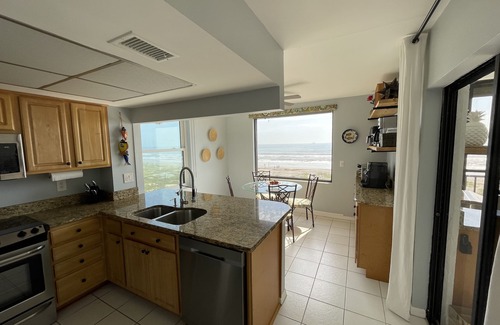 Cocoa Beach Condominio | OCEAN FRONT,CORNER UNIT, TOP FLOOR 2 BEDROOM/2 BATHS