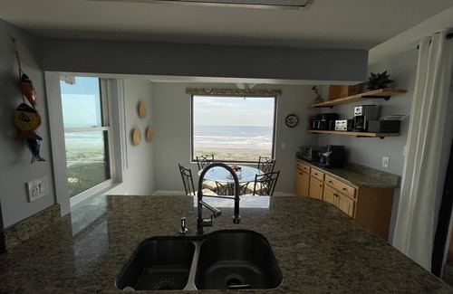 Cocoa Beach Condominio | OCEAN FRONT,CORNER UNIT, TOP FLOOR 2 BEDROOM/2 BATHS