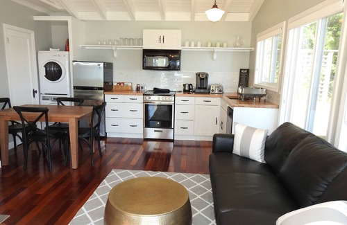 Sooke Cabina | Ocean Front Cottage in Sooke on Vancouver Island Kayaking Hot Tub