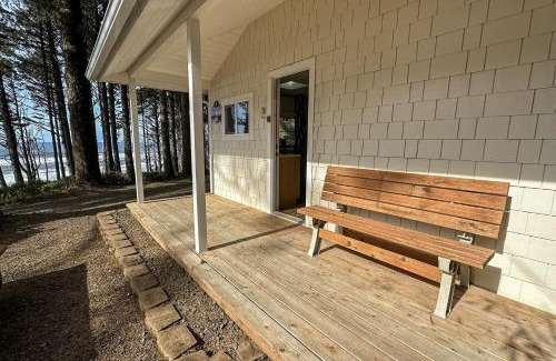 Yachats Apartamento | Ocean Front, Cottage at Oregon House, Stairs to the Beach!