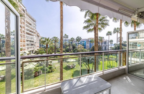 Cannes City Centre Apartamento | Ocean Front family apartment at Mondrian Hotel on the Croisette