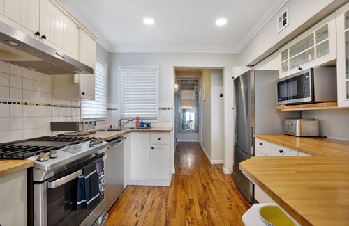 Sharp Park Casa | Ocean Front Home- French Villa - Pacifica-San Francisco! Hear waves and relax!