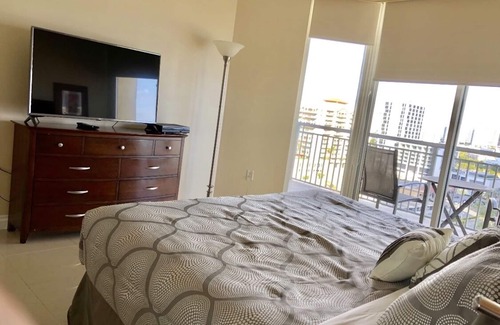 Sunny Isles Beach Hotel | Frente al mar en Aventura directo al océano, capacidad para 4 adultos,