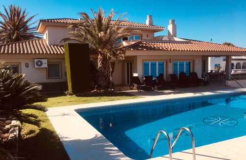 Calafat Villa | Frente al mar Gran Villa de lujo con piscina.