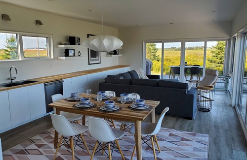 Augustine Cove Casa | Nuevo, frente al mar, moderna casa de vacaciones con acceso a Cove