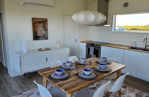 Augustine Cove Casa | Nuevo, frente al mar, moderna casa de vacaciones con acceso a Cove