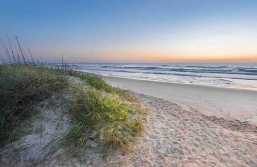 Almont Apartamento | Ocean Front on Crescent Beach