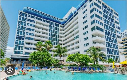 Galt Mile Apartamento | Ocean Front on Fort Lauderdale Beach 2 br Condo Apartment