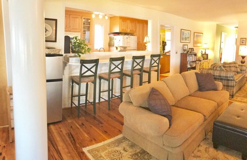 Folly Beach Casa | FRENTE AL OCÉANO ¡Perfecto para grupos familiares grandes! Frente a la playa Enorme cubierta 6 BR 3. 5 BA