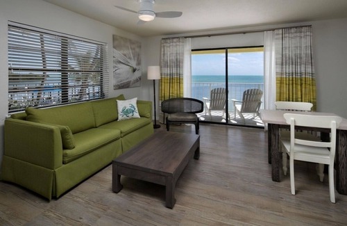 Islamorada Complejo | Ocean Front Studio w/Kitchenette, Pool, Free Parking & Pet Friendly