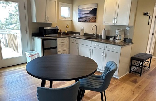 Yachats Apartamento | Ocean Front, Sunrise at Oregon House, Stairs to the Beach!