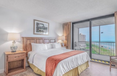 Hutchinson Island South Complejo | Ocean Front Two Bedroom Condo, Jensen Beach, FL 2194980