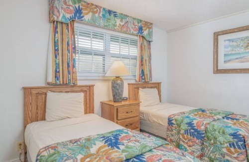 Hutchinson Island South Complejo | Ocean Front Two Bedroom Condo, Jensen Beach, FL 2194980