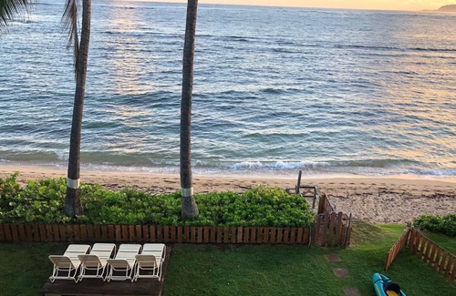 Waialua Apartamento | Dúplex de dos habitaciones frente al mar con garaje