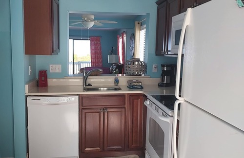 Beachwalk Condominio | Ocean Front & pool view. Hunting Island pass included
